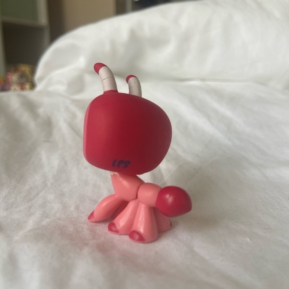 Authentic Littlest Pet Shop #2410 Red Ant Blythe - Picture 12 of 13